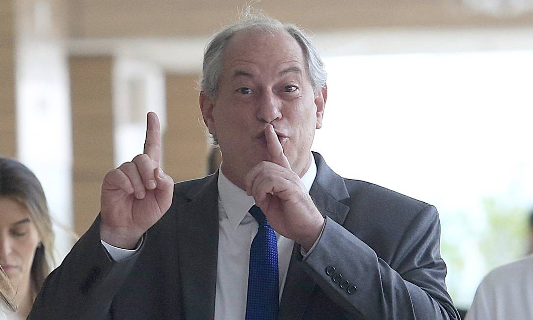 Ciro Gomes desliza e será processado