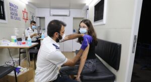 Israel inicia vacinação de crianças