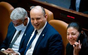 Governo Bennett-Lapid se fortalece com aprovação do orçamento de 2022