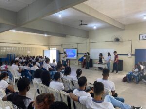 Monitores do Projeto Imaginários falam sobre o conflito Israel-Palestina em escolas de diferentes cidades brasileiras