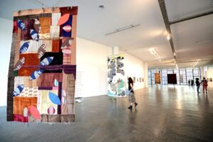 Artista israelense é destaque na “34ª Bienal: Faz escuro mas eu canto”