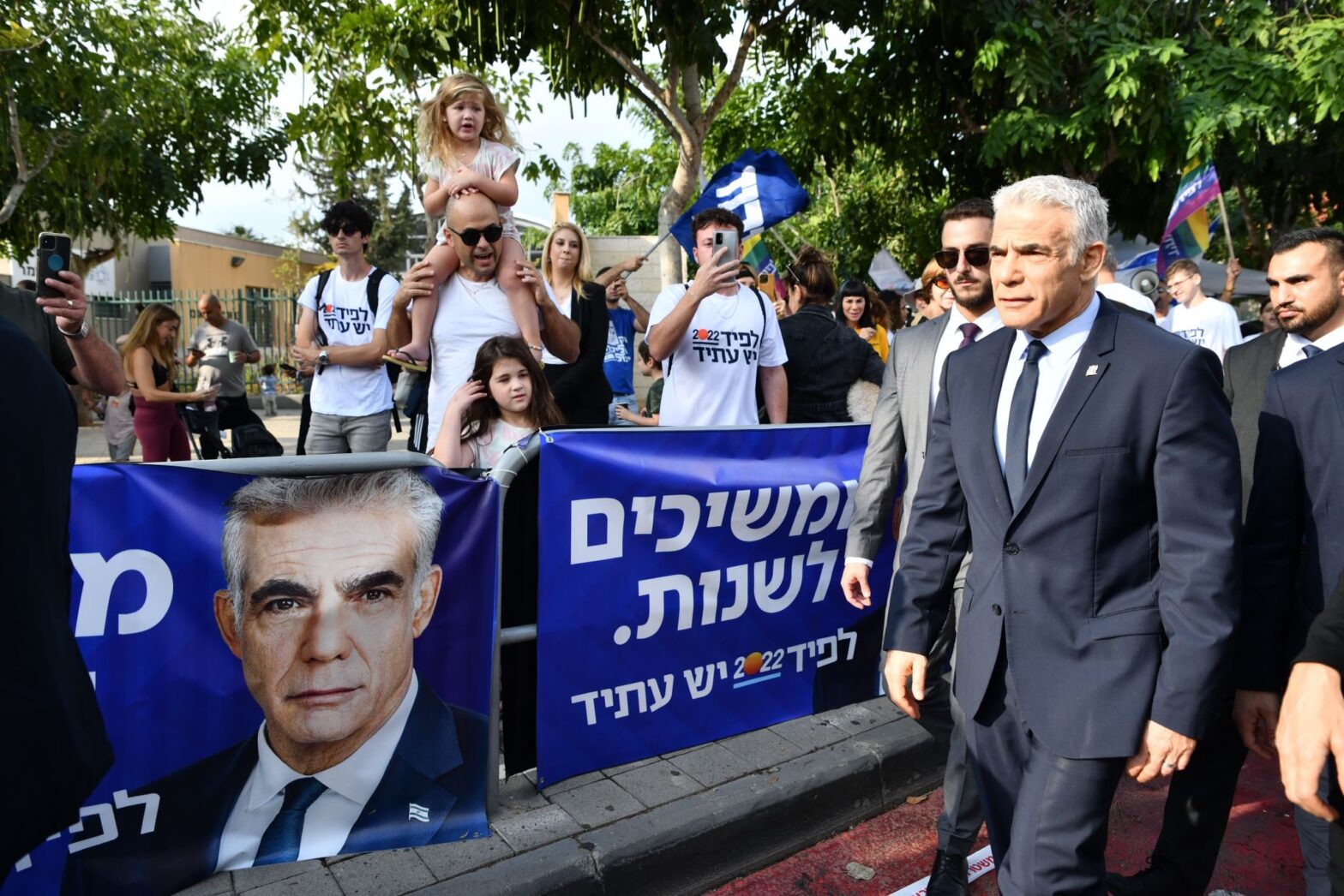 Esperança e apreensão: bloco anti-Bibi espera apuração oficial